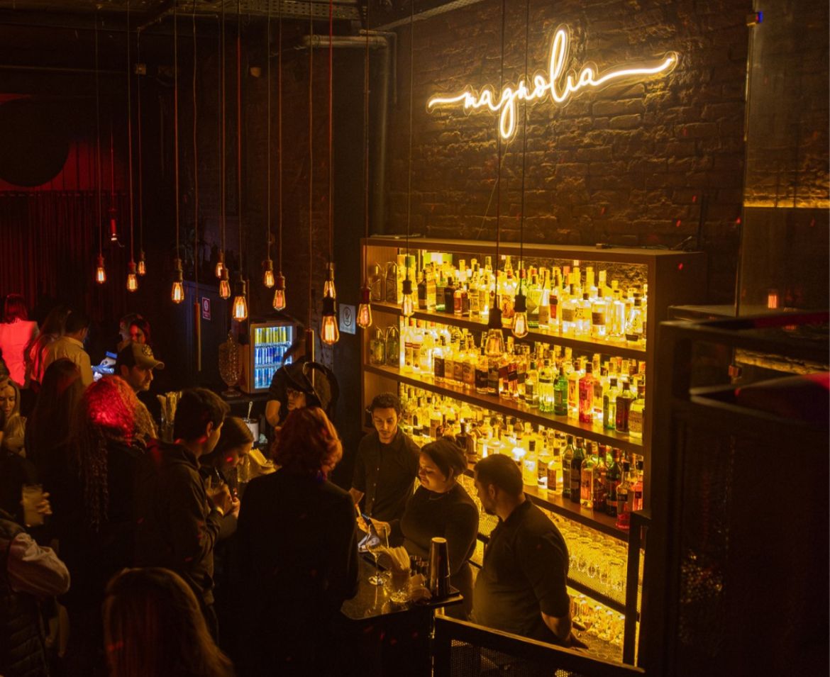 HEY JOHNNY - MAGNOLIA CLUB